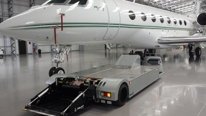 Airlift AL100 electric towbarless aircraft tug