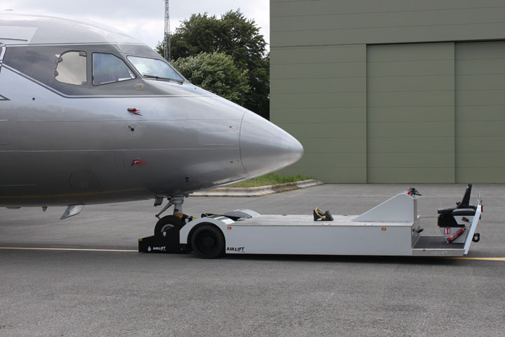 Airlift AL100 electric towbarless aircraft tug